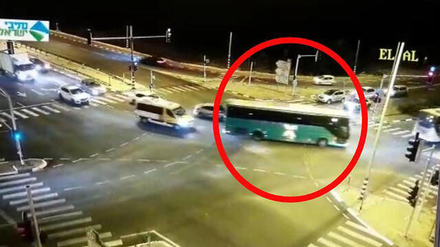 Автобус за мгновения до аварии. Фото: "Нетивей-Исраэль"