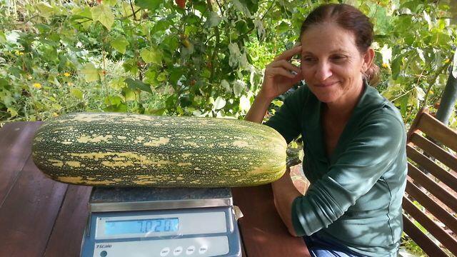 Ронит с кабачком весом 7 кг. Фото: "Ган-Ерек"