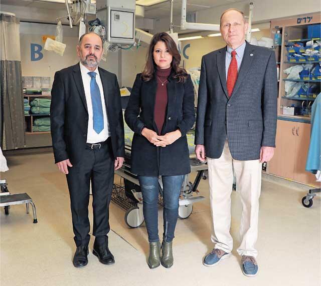 Яаков Марги, Орли Леви-Абукасис и профессор Леонид Эйдельман в больнице "Ихилов".Фото: Дана Копель (Фото: Дана Копель) Яаков Марги, Орли Леви-Абукасис и профессор Леонид Эйдельман в больнице "Ихилов".Фото: Дана Копель