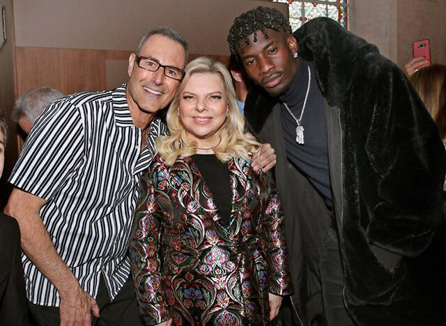 Ури Геллер, Сара Нетаниягу и певец Стефан. Фото: Анат Мосберг (Фото: Анат Мосберг) Ури Геллер, Сара Нетаниягу и певец Стефан. Фото: Анат Мосберг