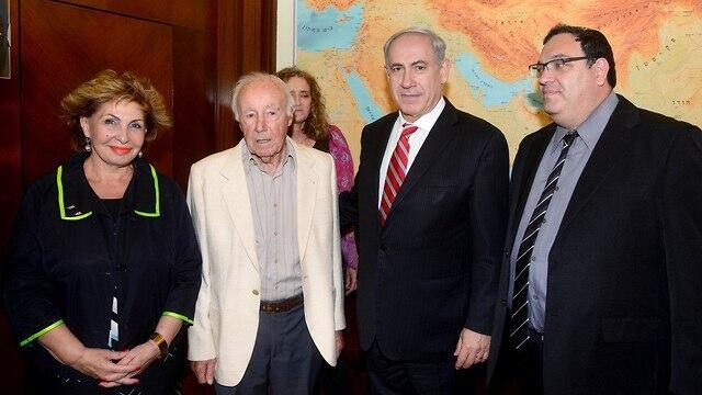 Simcha Rotem, 2nd left, with former minister Sofa Landver, left, Prime Minister Benjamin Netanyahu, and former education minister Shai Piron, in 2013. 