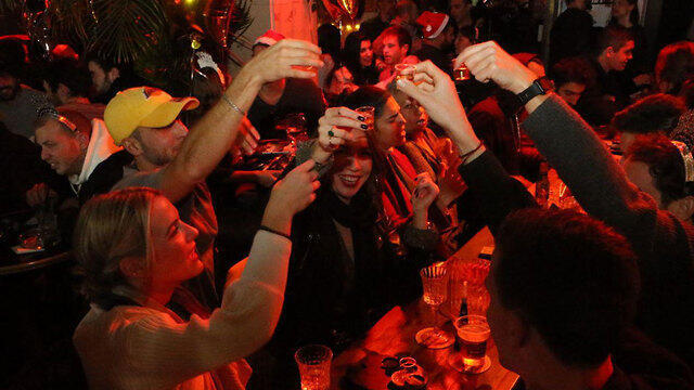 Тель-Авив празднует Новый год. Фото: Моти Кимхи (צילום: מוטי קמחי) Тель-Авив празднует Новый год. Фото: Моти Кимхи