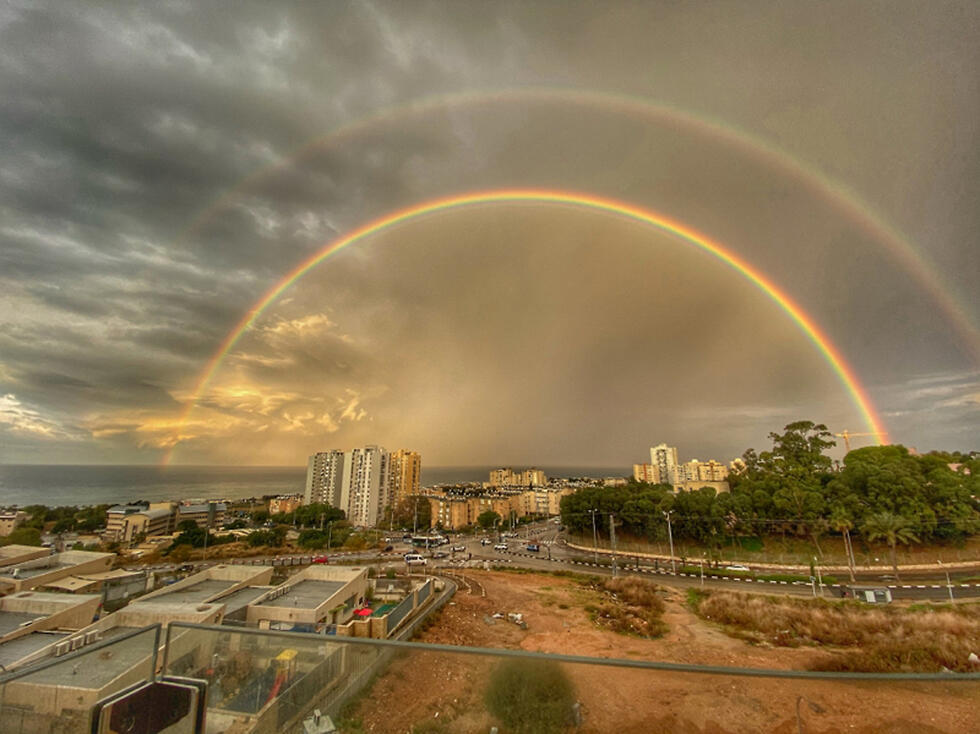 Радуга над Хайфой. Фото: Лиор Кинсбруннер (צילום: ליאור קינסברונר) Радуга над Хайфой. Фото: Лиор Кинсбруннер