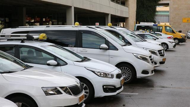 Забастовка таксистов в аэропорту Бен Гурион, 2.01.2020. Фото: Моти Кимхи (צילום: מוטי קמחי ) Забастовка таксистов в аэропорту Бен Гурион, 2.01.2020. Фото: Моти Кимхи