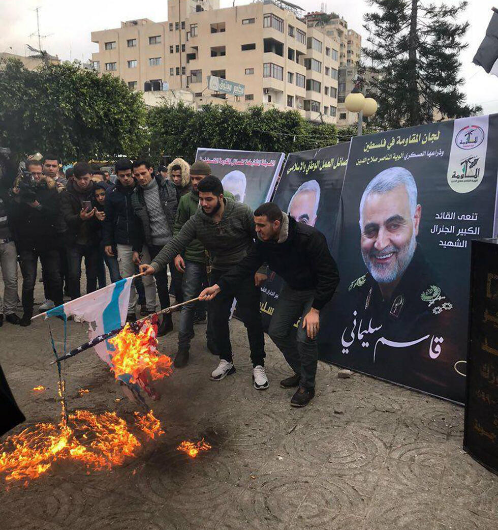 У траурного шатра в Газеnullnull У траурного шатра в Газе