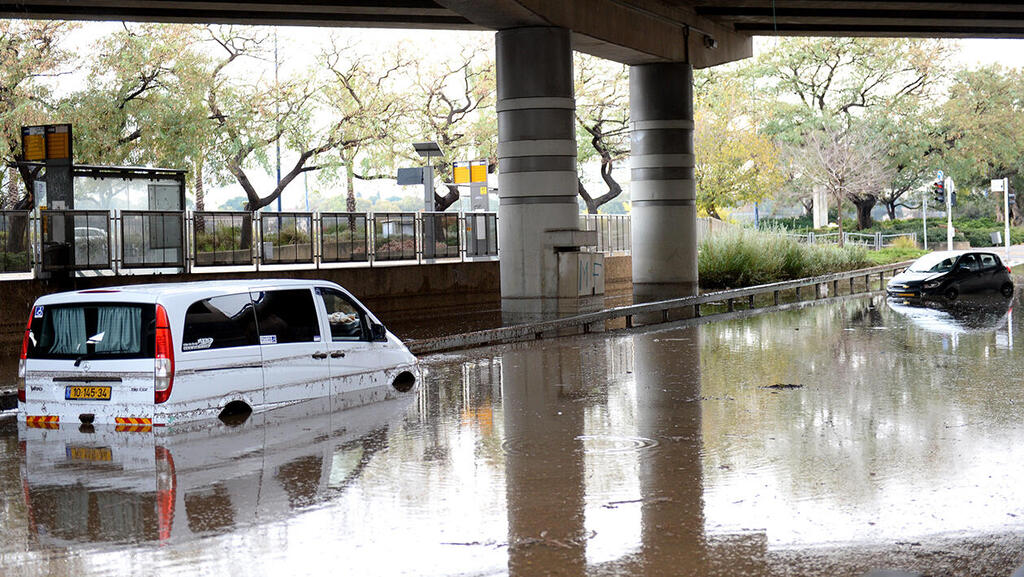 Сильные дожди затопили улицы