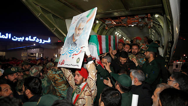 Останки Сулеймани доставлены в Иран. Фото: EPA (צילום: EPA) Останки Сулеймани доставлены в Иран. Фото: EPA