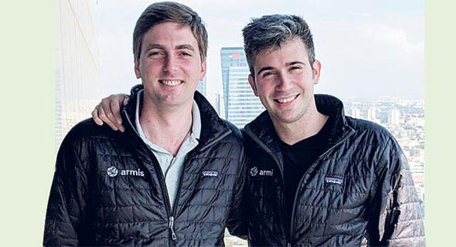 Надав Изреэль и Евгений Дибров. Фото: пресс-служба Armis