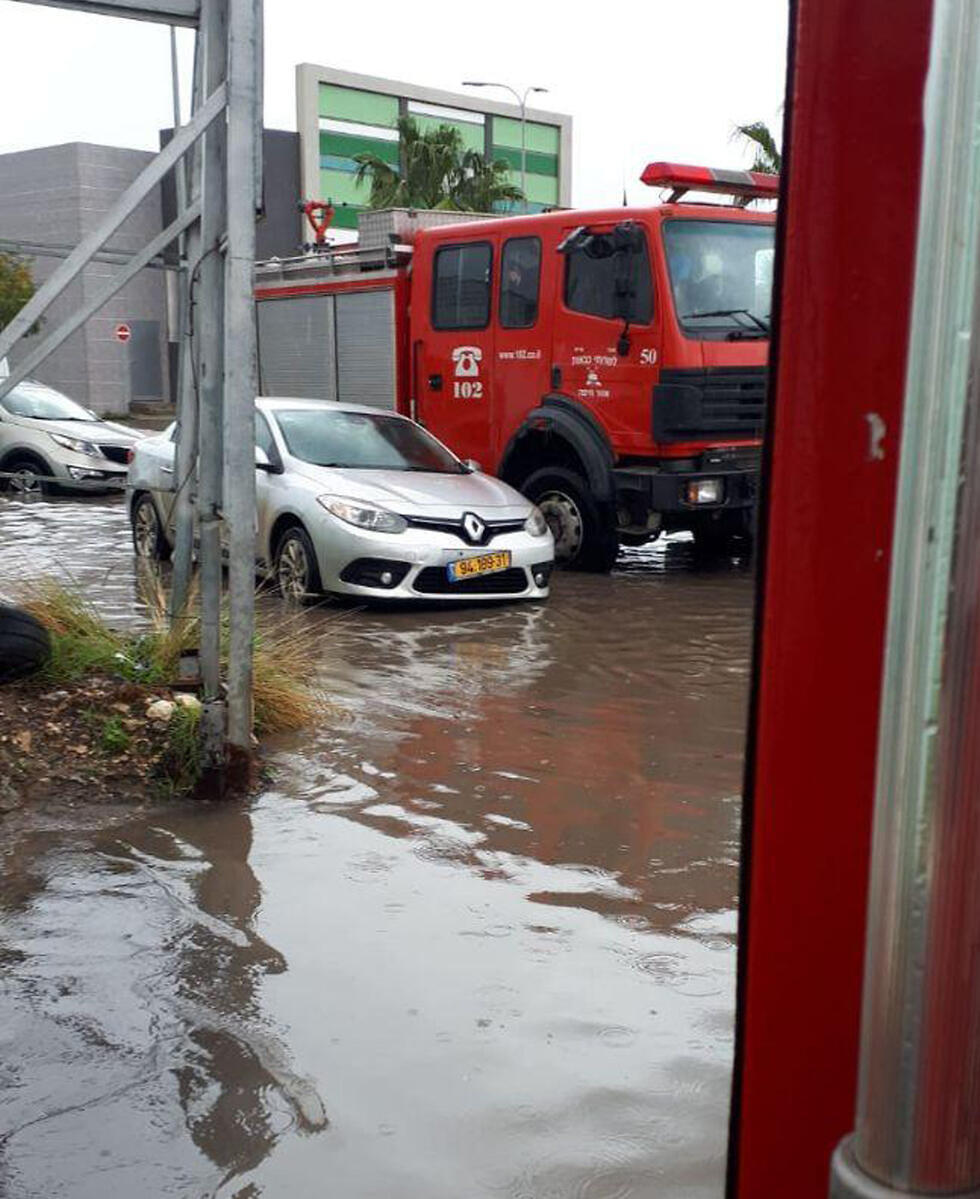 Хайфа, 8 января. Фото: пресс-служба пожарной охраны (צילום: דוברות כבאות והצלה מחוז מחוז חוף) Хайфа, 8 января. Фото: пресс-служба пожарной охраны