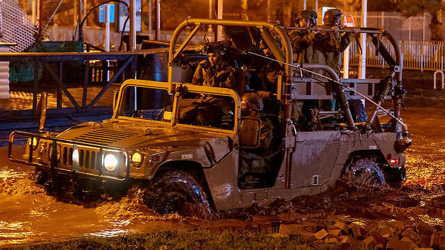 Наводнение в Нагарии. Фото: Коби Шнир (צילום: קובי שניר) Наводнение в Нагарии. Фото: Коби Шнир