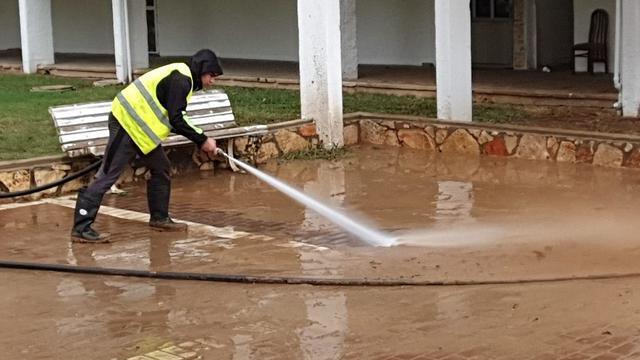 Последствия наводнения в Нагарии. Фото: Гиль Нехуштан (צילום: גיל נחושתן) Последствия наводнения в Нагарии. Фото: Гиль Нехуштан