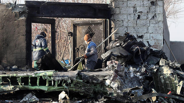 Фрагменты разбившегося самолета. Фото: MCT