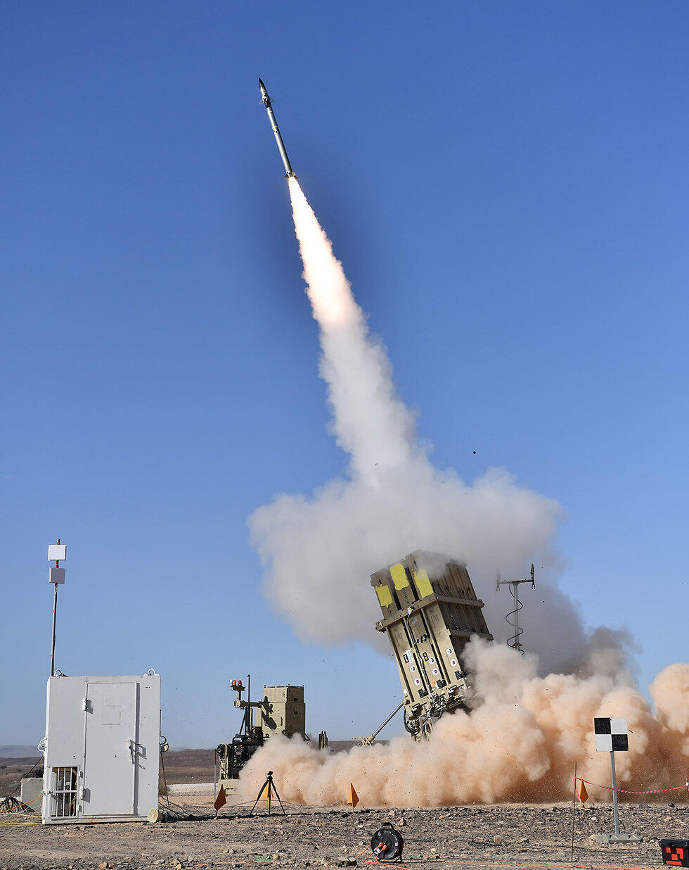 Испытания "Железного купола". Фото: пресс-служба минобороны (צילום: דוברות משרד הביטחון ) Испытания "Железного купола". Фото: пресс-служба минобороны