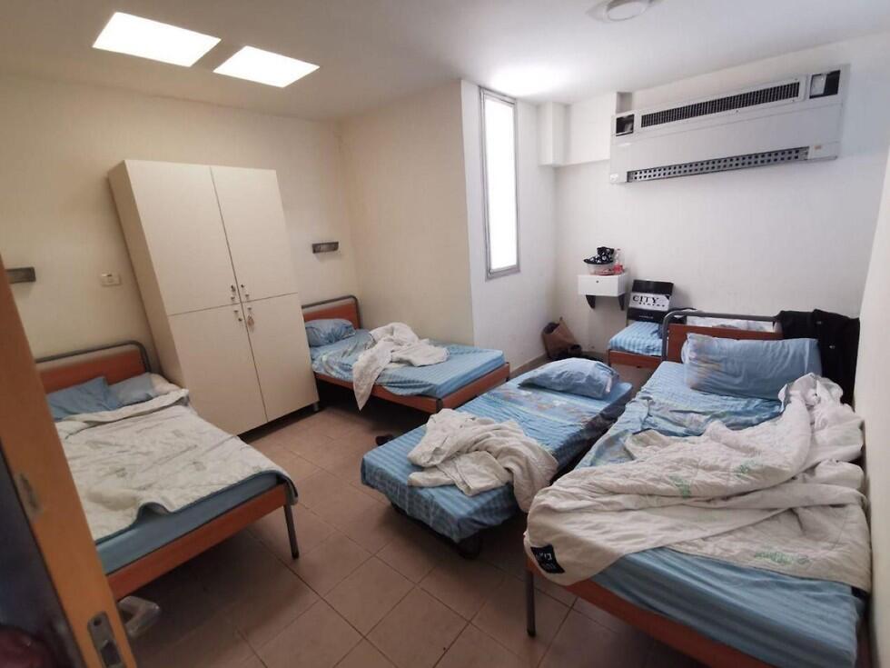 Палата в закрытом психиатрическом отделении Палата в закрытом психиатрическом отделении