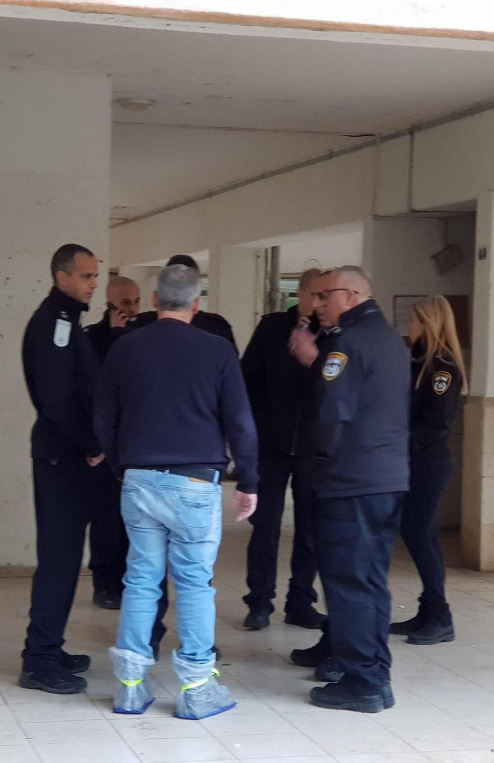 В доме убитой в Кармиэле. Фото: пресс-служба полиции (צילום: דוברות המשטרה ) В доме убитой в Кармиэле. Фото: пресс-служба полиции