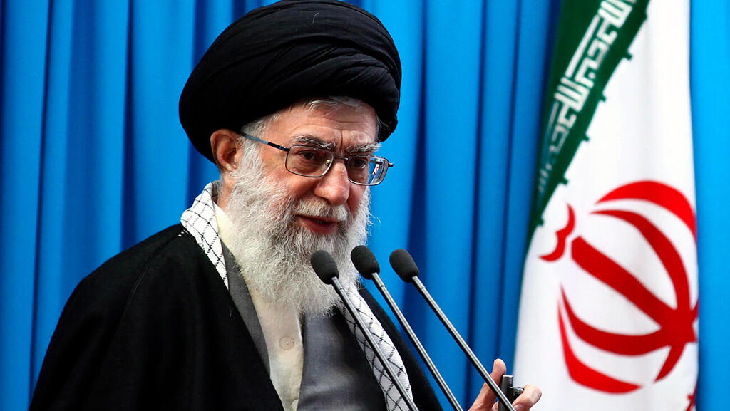 Духовный лидер Ирана аятолла Али Хаменеи 