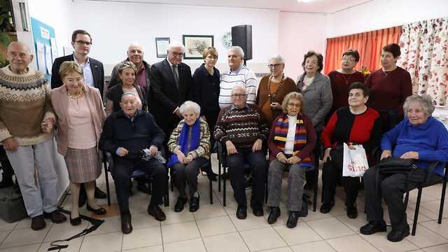 Пережившие Катастрофу на встрече с президентом Германии. Фото: Сасон Тирам