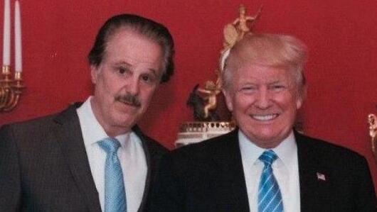 דולנד טראמפ ומייק אוונס