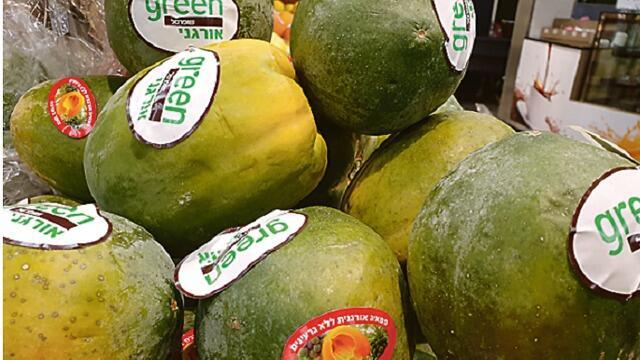 На некоторых продуктах даже есть по две наклейки. Фото: Мейрав Кристал