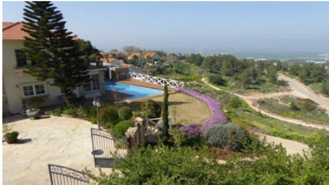 Дом и бассейн семьи Атар в мошаве Ган-Нер. Фото: Управление земельных реcуpсов Израиля (צילום: רשות מקרקעי ישראל) Дом и бассейн семьи Атар в мошаве Ган-Нер. Фото: Управление земельных реcуpсов Израиля