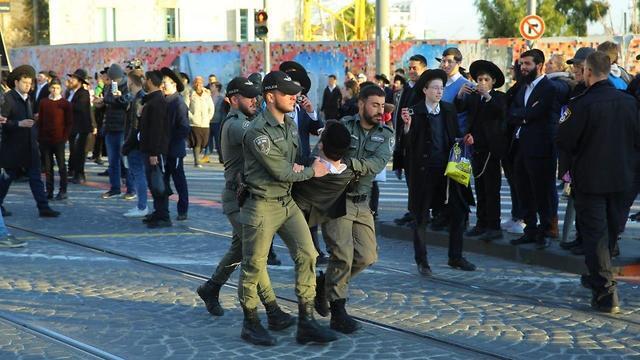 Демонстрация ультраортодоксов в Иерусалиме. Фото: Шира Гершкоп, TPS (צילום: שירה הרשקופ, TPS) Демонстрация ультраортодоксов в Иерусалиме. Фото: Шира Гершкоп, TPS