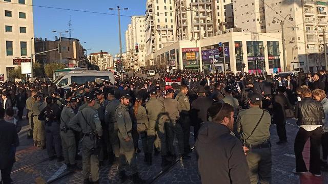 Демонстрация ультраортодоксов в Иерусалиме. Фото: Шира Гершкоп, TPS (צילום: שירה הרשקופ, TPS) Демонстрация ультраортодоксов в Иерусалиме. Фото: Шира Гершкоп, TPS