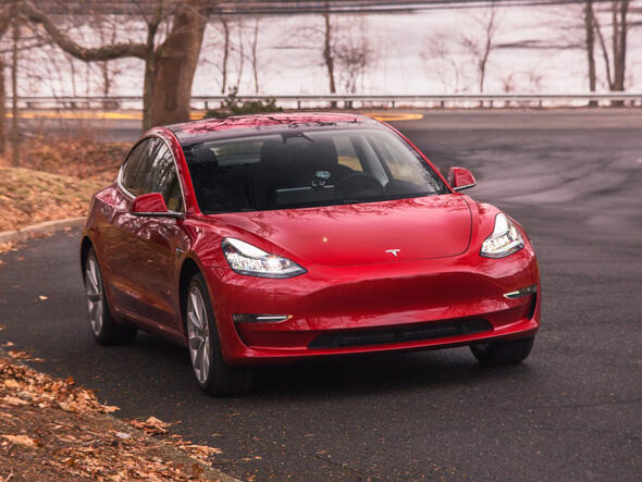Tesla’s semi-autonomous driving system
