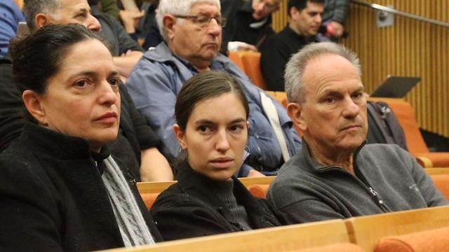 Семья Нешер в суде. Фото: Моти Кимхи (צילום: מוטי קמחי) Семья Нешер в суде. Фото: Моти Кимхи