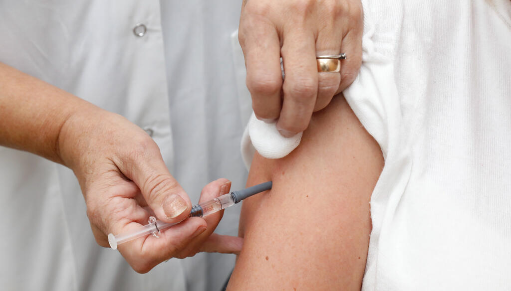 A new 'universal vaccine' developed with the help of AI could prevent pandemics and save millions of lives (Photo: Shaul Golan) חיסון נגד שפעת