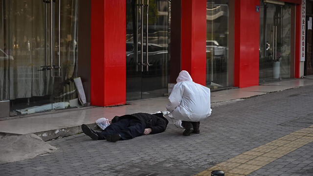  Труп на улице в Китае. Фото: AFP