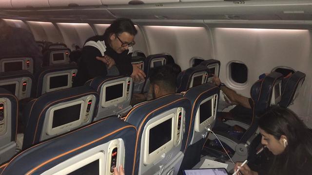 Депортированные израильтяне в самолете на пути в Израильnullnull Депортированные израильтяне в самолете на пути в Израиль