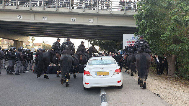 Демонстрация ортодоксов на шоссе № 4. Фото: Итай Блюментальnullnull Демонстрация ортодоксов на шоссе № 4. Фото: Итай Блюменталь