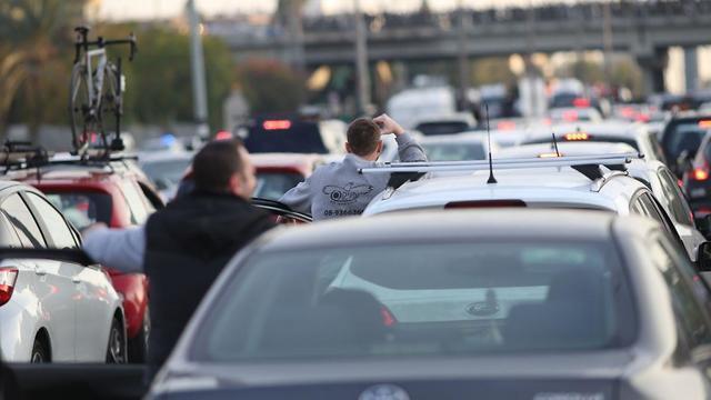 Демонстрация ортодоксов на шоссе № 4. Фото: Моти Кимхи (צילום: מוטי קמחי) Демонстрация ортодоксов на шоссе № 4. Фото: Моти Кимхи