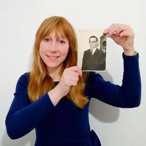 Ривка Дунин с фотографией Карла Абрахамсаnullnull Ривка Дунин с фотографией Карла Абрахамса