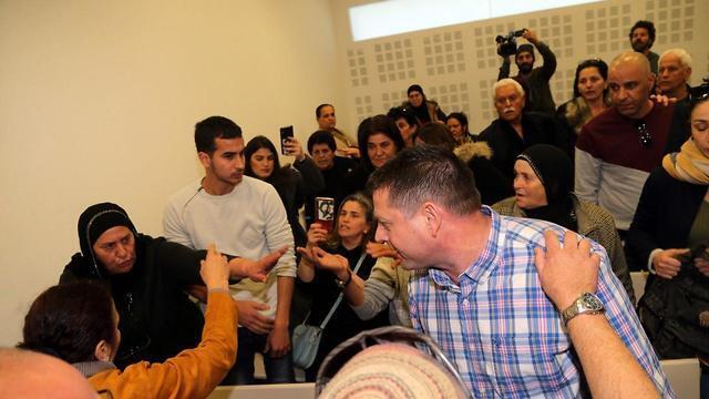 Столкновение в зале суда в Лоде. Фото: Ярив Кац