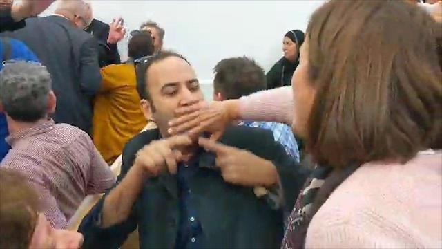 Столкновение в зале суда в Лоде