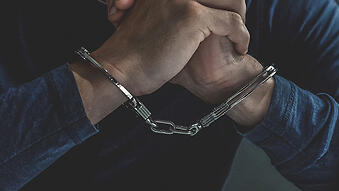 אילוסטרציה. תקף באכזריות את שכנו ועזב את המקום