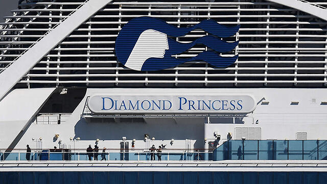 Круизный лайнер Diamond Princess в порту Иокогамы. Фото: AFP
