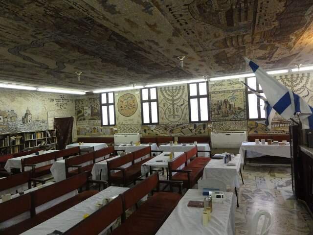 Нижний этаж синагоги служит для изучения Торы. Фото: Википедия (Фото: Википедия ) Нижний этаж синагоги служит для изучения Торы. Фото: Википедия