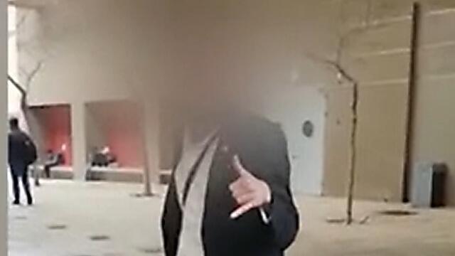 Ортодокс у школы в Тель-Авивеnullnull Ортодокс у школы в Тель-Авиве