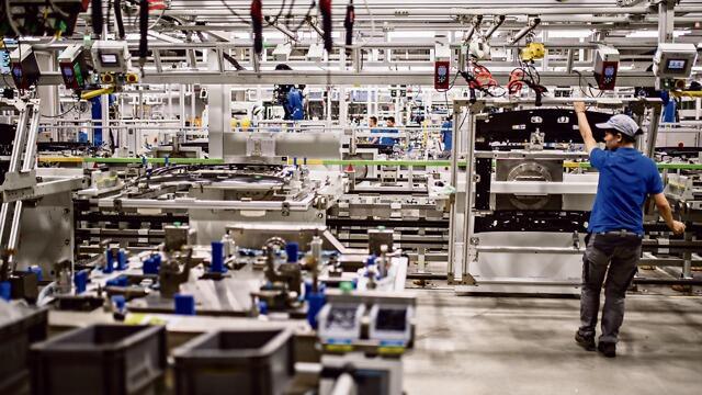 Автозавод в Китае. Фото: EPA (צילום: אי-פי-איי) Автозавод в Китае. Фото: EPA