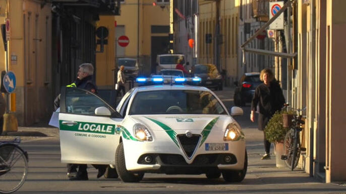 משטרה בעיר קודוניו מחוז לודי צפון איטליה נגיף קורונה