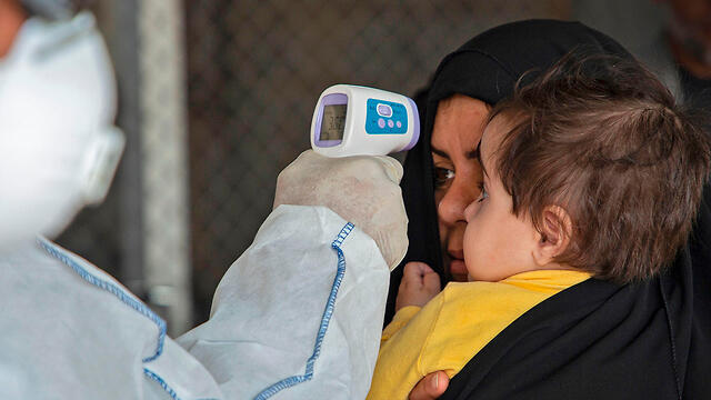 Проверка на вирус. Фото: AFP (צילום: AFP) Проверка на вирус. Фото: AFP