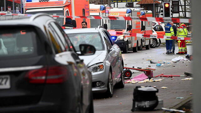 На месте наезда в Фолькмарзене. Фото: AFP (צילום: AFP) На месте наезда в Фолькмарзене. Фото: AFP