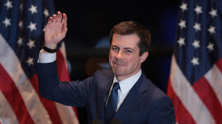 פיט בוטיג'ג' סאות' בנד אינדיאנה פורש מהמרוץ פריימריז דמוקרטים