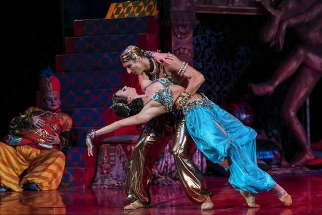 "Шехерезада". Фото: Oren Cohen, www.pinecohen.com, предоставлено организаторами гастролей (Фото: Oren Cohen, www.pinecohen.com, предоставлено организаторами гастролей) "Шехерезада". Фото: Oren Cohen, www.pinecohen.com, предоставлено организаторами гастролей