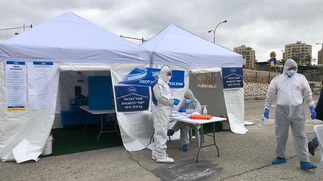 Голосование на карантинном участке в Иерусалиме. Фото: Гиль Йоханан