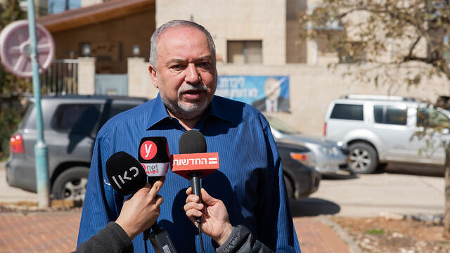 Авигдор Либерман (НДИ). Фото: Шалев Шалом (צילום: שלו שלום) Авигдор Либерман (НДИ). Фото: Шалев Шалом