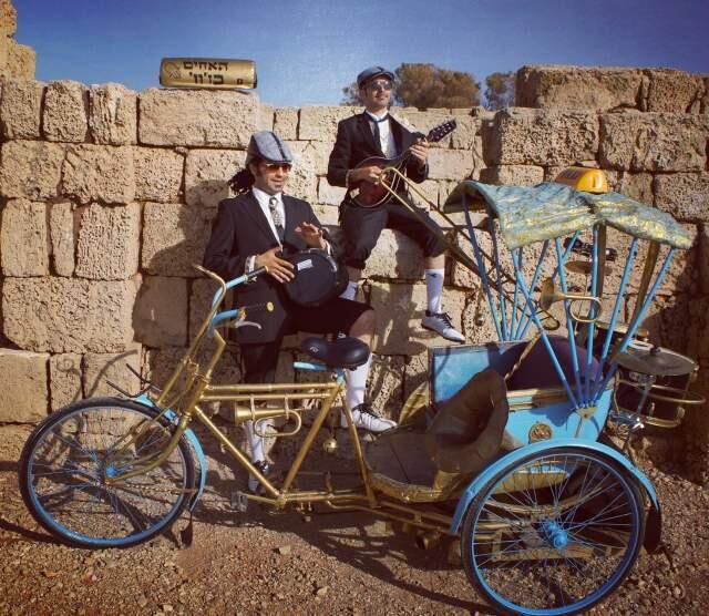 Братья Базуз. Фото: "Рош-хоцот" (Братья Базуз. Фото: "Рош-хоцот") Братья Базуз. Фото: "Рош-хоцот"