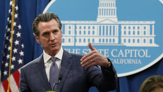מושל קליפורניה גאווין ניוסום הכריז על מצב חירום בגלל ה קורונה נגיף